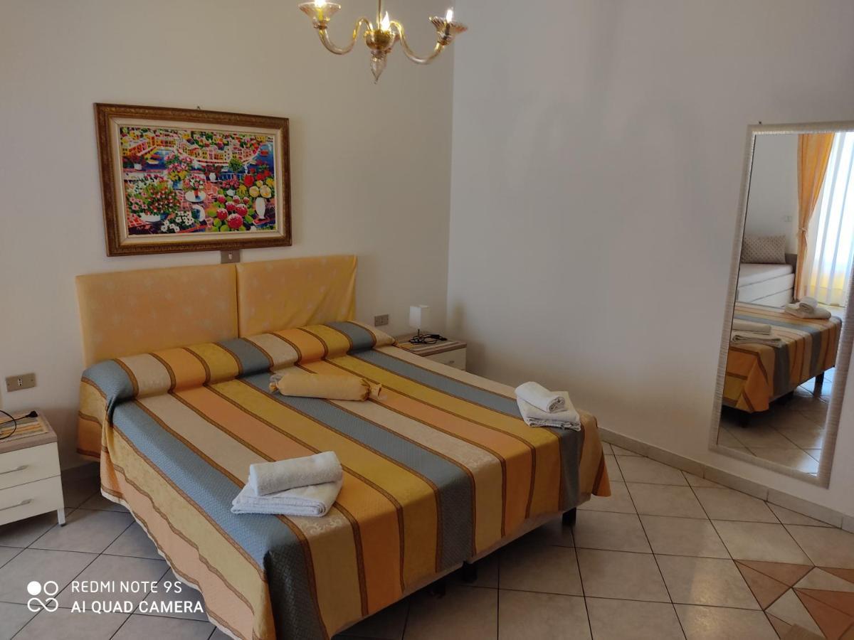 Isola Di Capo Rizzuto Hotel La Calabrese מראה חיצוני תמונה