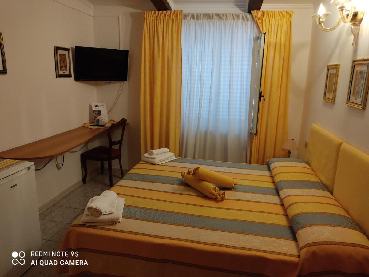 Isola Di Capo Rizzuto Hotel La Calabrese מראה חיצוני תמונה