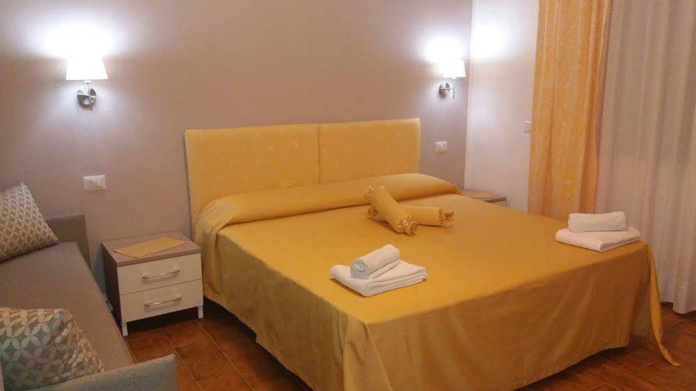 Isola Di Capo Rizzuto Hotel La Calabrese מראה חיצוני תמונה